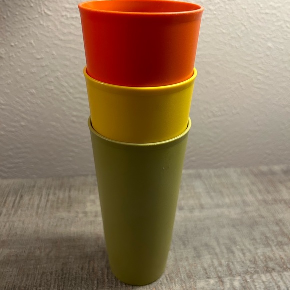 Vintage Tupperware Tumblers ✨ Rare ✨ - Picture 2 of 4